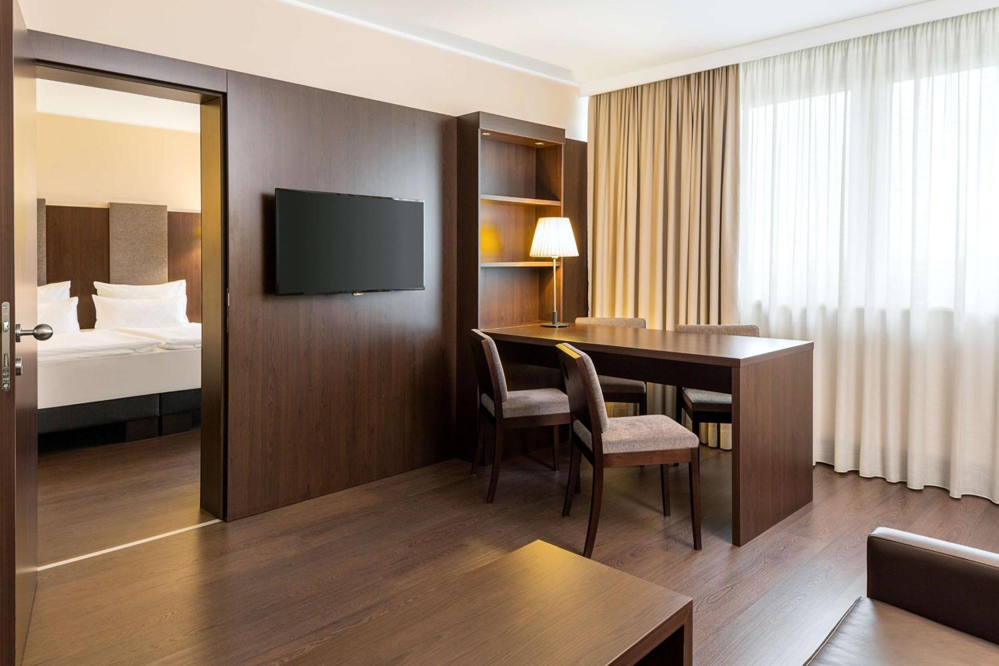 Nh Danube 4* Wien
