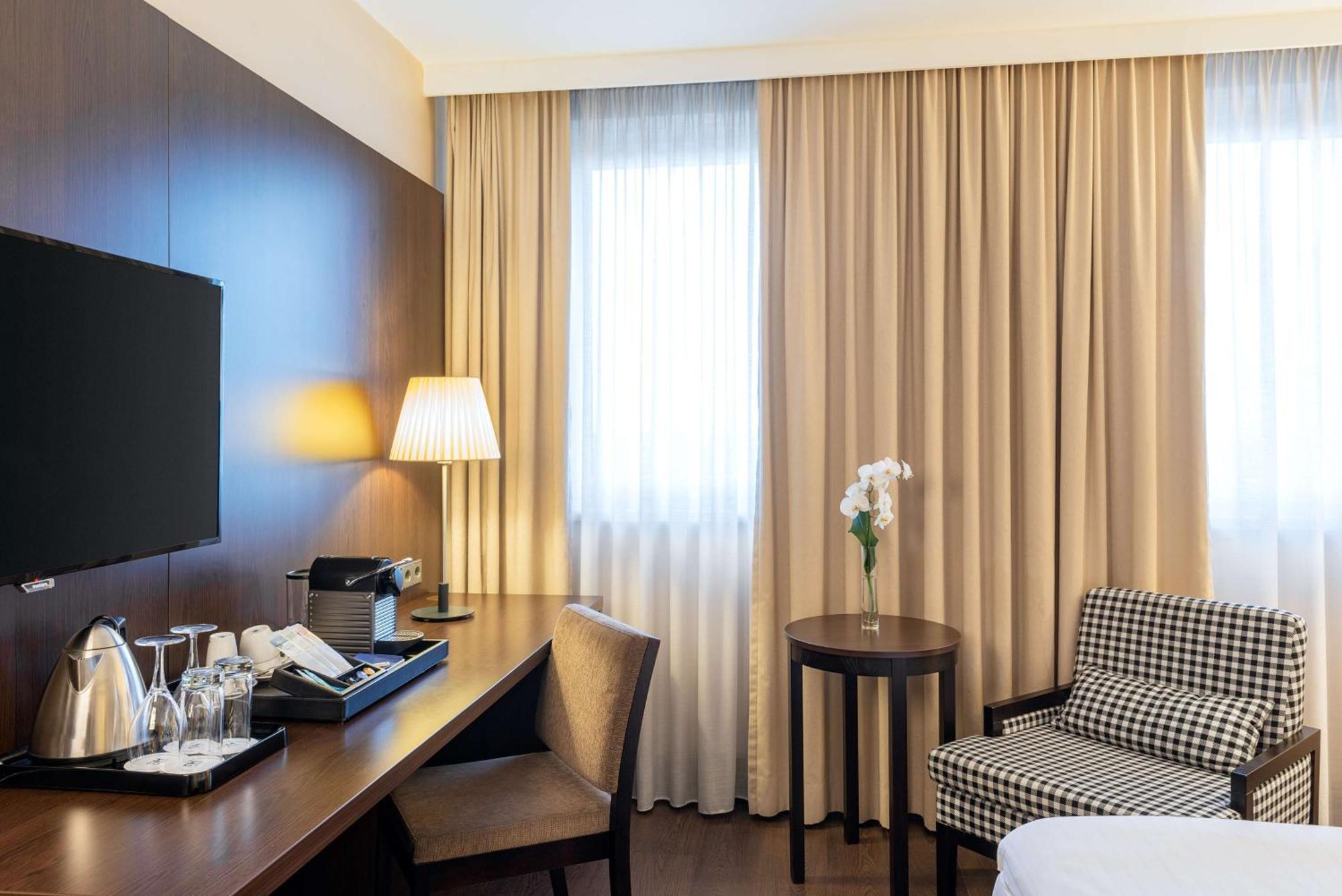 Nh Danube Hotel Wien