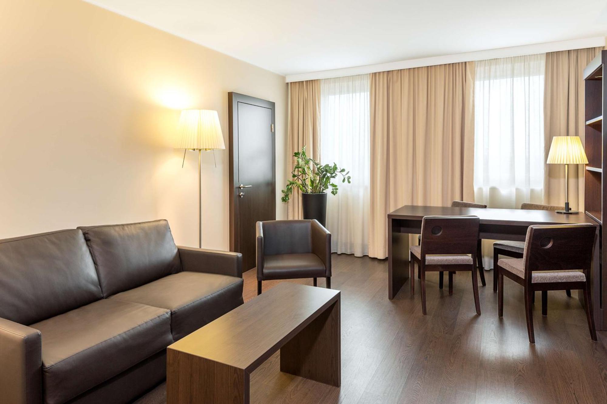 Nh Danube 4* Wien