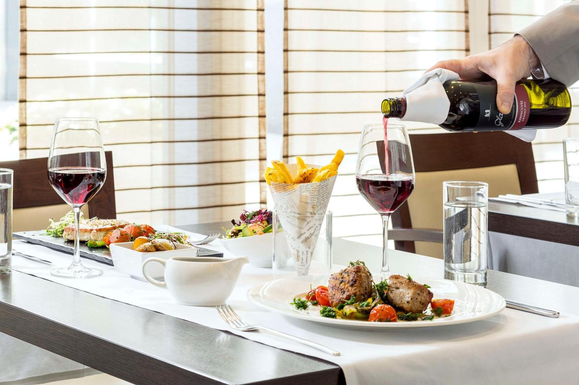 Nh Danube Hotel Wien